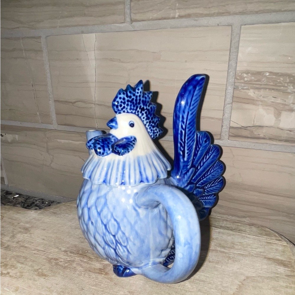 VINTAGE HAND PAINTED CERAMIC ROOSTER TEAPOT